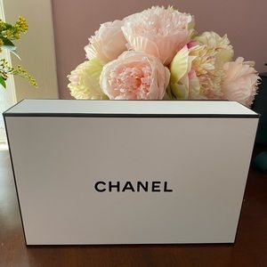 Chanel gift box